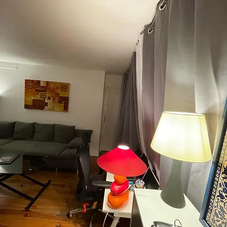 Appartement Deux Pièces En Plein Cœur De Paris