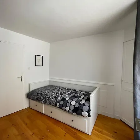 Appartement Deux Pièces En Plein Cœur De *