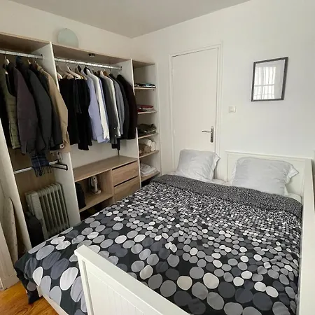 Deux Pièces En Plein Cœur De * Paris